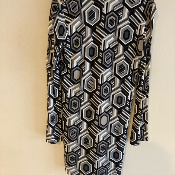 SW3 geometrical patterned minidress w/ removable choker. - Picture 6 of 7